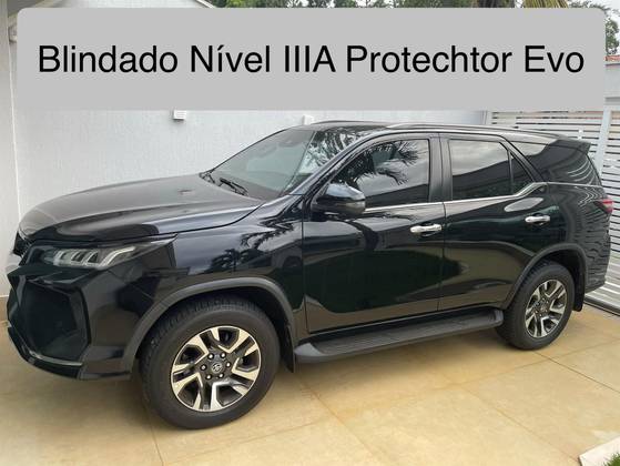 TOYOTA HILUX SW4 2.8 D-4D TURBO DIESEL DIAMOND 7L 4X4 AUTOMÁTICO TOYOTA HILUX SW4 2.8 D-4D TURBO DIESEL DIAMOND 7L 4X4 AUTOMÁTICO